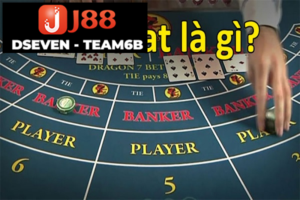 Tìm hiểu khái niệm, cách chơi bài Baccarat đơn giản